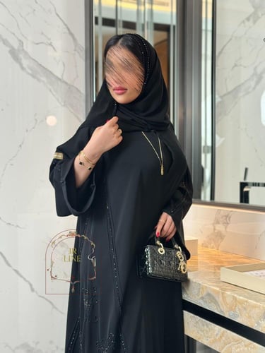 عباية لورينا بقماش كريب رموش مزين بشك ناعم