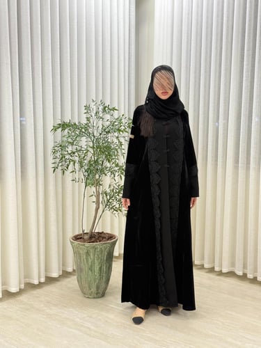 عباية خيال بقماش مخمل كوري تدخيلات كريب الاناقه به...