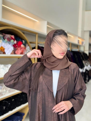 عباية رواء بقماش كريب حرير مشجر بني