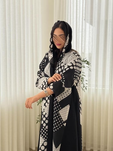 عباية نوره بقمش شيفون منقط مع انترنت