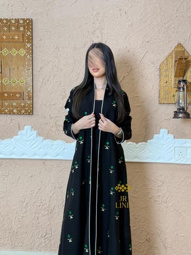 عباية اصرار بقماش كريب الاناقه بتطريز اخضر