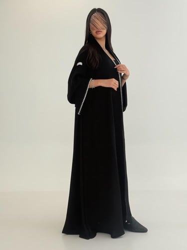 عباية سلطانه بقماش انترنت كويتي بتطريز ناعم ابيض