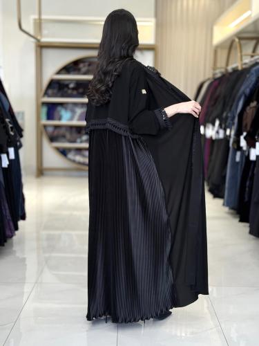عباية اطياف بقماش كريب ملكي كسرات بالخلف مزينه بهد...