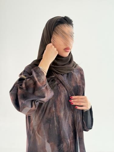 عباية عنان بقماش مخمل برسم بني