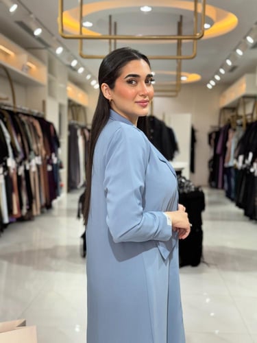 عباية بقصة بليزر بقماش كريب رموش سماوي