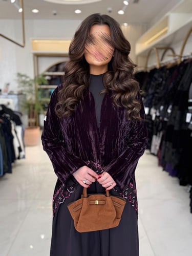 عباية حوريه بقماش مخمل مكسر مع كريب ايطالي عودي