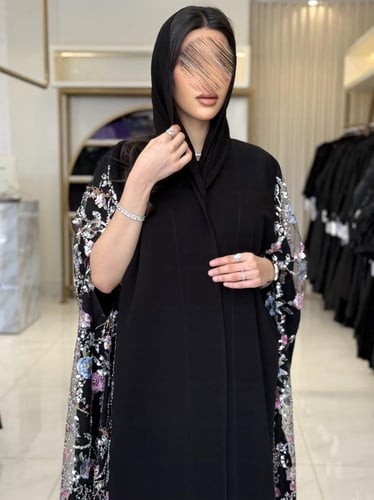 كولكشن العيد | عباية رانيا بقماش كريب سرميك بشك ور...