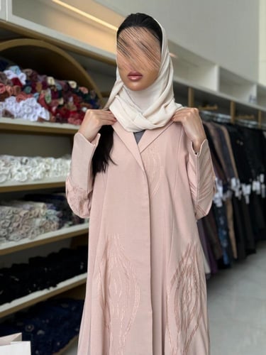 عباية رونا بقماش كريب اوكراني مطرز بينك