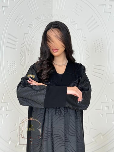 عباية راين بقماش كريب ملكي تدخيلات جاكار بشك