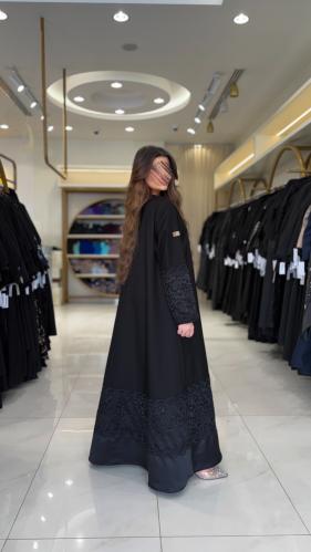 كولكشن العيد | عباية لوتس قماش كريب ايطالي مزين بد...