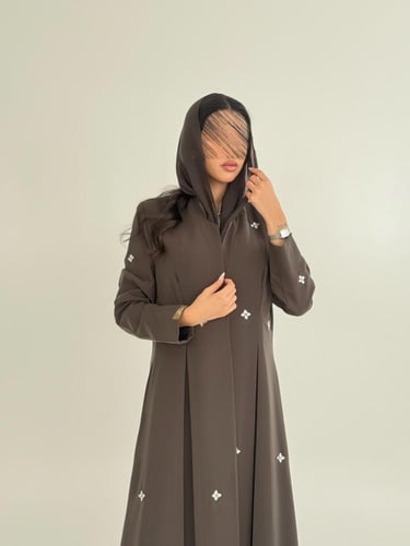 عباية سوار بليزر رسمي مزين بكسرات وشك بقماش كريب ر...