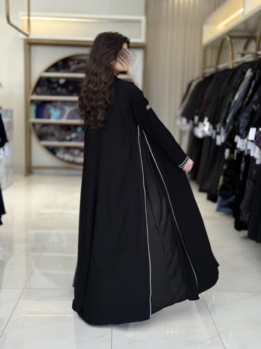 عباية فيولا بقماش كريب ملكي مع بلاك بيري بتطريز اب...