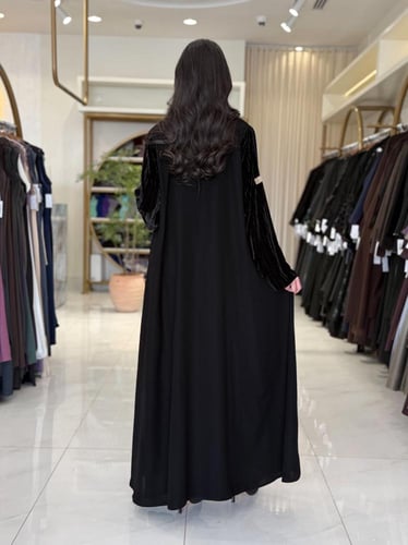 عباية خلود بقماش كريب الابداع بكم مخمل مكسر
