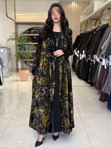 عباية الفاتنه بقماش شيفون مخمل ياباني اسود ذهبي 2