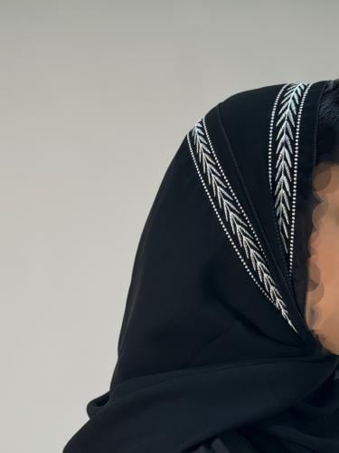 اسود تطريز سنبله فضي