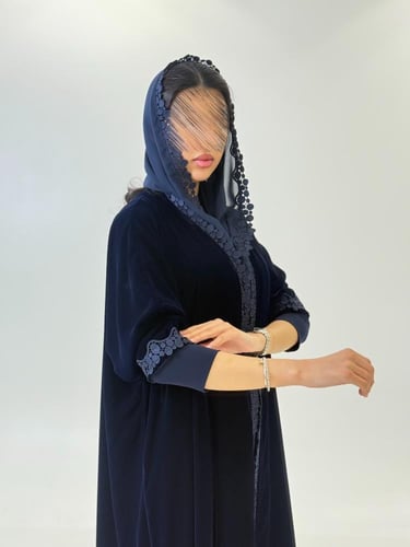 عباية سيلار بقماش مخمل كوري كم استرتش بدانتل كحلي