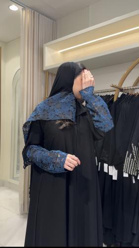 عباية علو بقماش كريب ملكي تدخيلات دانتل تركوازي