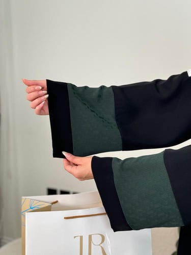 عباية عروب ا كويتي بقماش انترنت اسود كم زيتي