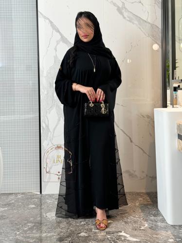 عباية اوريليا بقماش كريب رموش مزين بشك ناعم