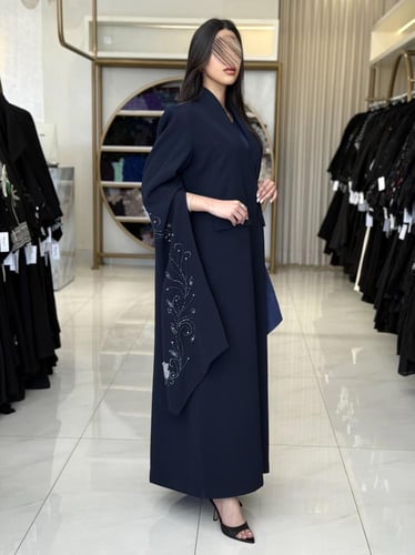 كولكشن العيد | عباية اليزابيث بقماش كريب رموش كم ف...