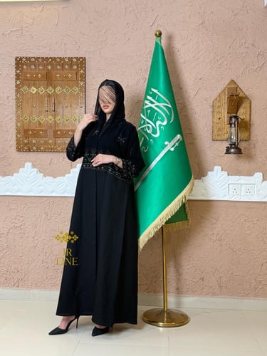 عباية رؤية بقماش كريب الابداع بتطريز اسود