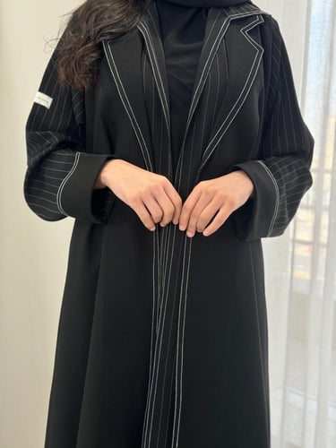 عباية سيدرا بليزر بقماش كريب مقلم - اسود