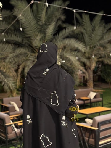 عباية عزة بقماش كريب الاناقة بتطريز فضي