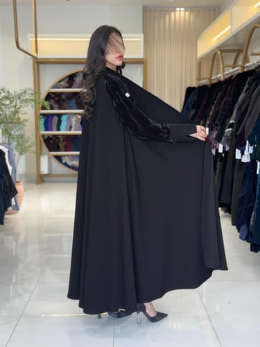 عباية مليكه بقماش كريب الابداع كم مخمل دبل كلوش