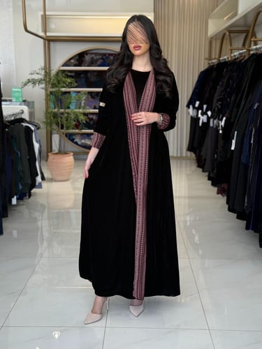 عباية نيفين بقماش مخمل كوري تدخيلات كشميري دبل فيس...