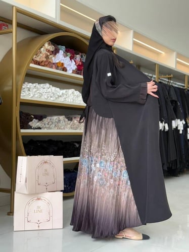 عباية شيهانه بقماش حرير كوري مع كسرات مورده بني