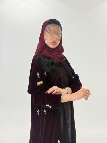 عباية سولو بقماش مخمل تركي مع مخمل كوري بشك عنابي