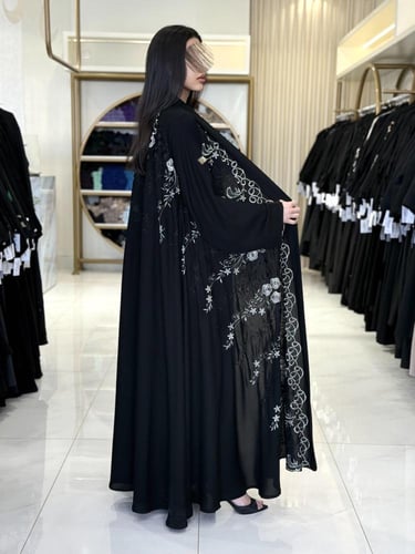 عياية لمار بقماش كريب تيجان مطرز 2