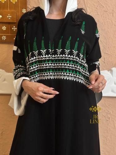 عباية امجاد بقماش كريب الاناقه تدخيلات ملكي مطرز ا...