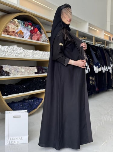 عباية جيلان كريب الاناقة اسود ( تدخيلات اسود )