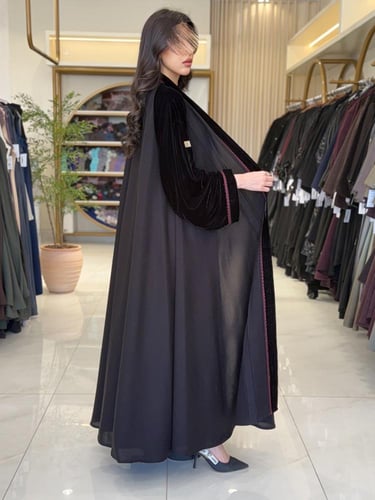 عباية ناري بقماش كريب الاناقة تدخيلات مخمل بتطريز...