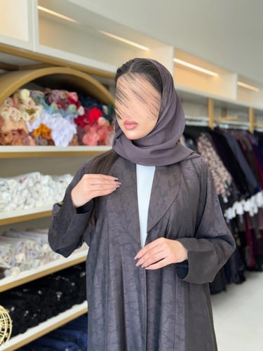 عباية رواء بقماش كريب حرير مشجر رصاصي