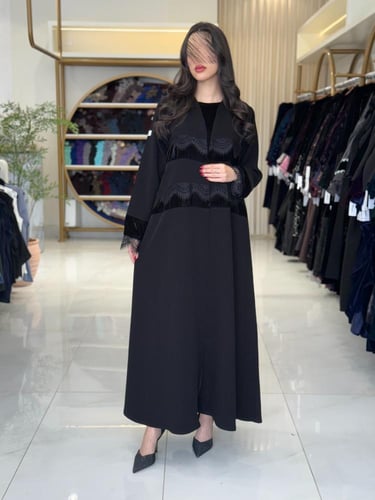 عباية جلنار بقماش كريب الابداع بلمسات مخمل ودانتل...