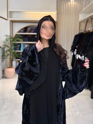 عباية جميله بقماش كريب الابداع مع شيفون مخمل كحلي