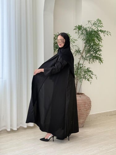 عباية ريام قماش كريب الاناقه تدخيلات بانوراما اسود