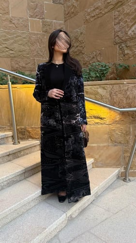 بليزر | عباية فروق بقماش كريب رموش مع شيفون مخمل ف...