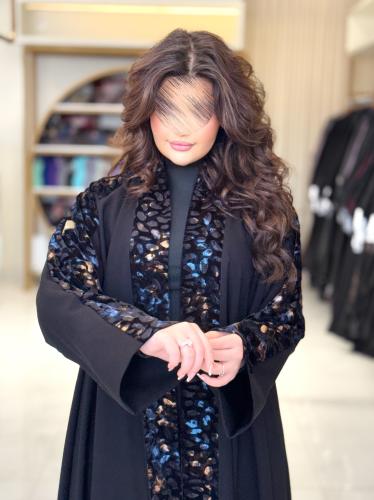 عباية غلا بقماش كريب الاناقه تدخيلات مخمل كحلي