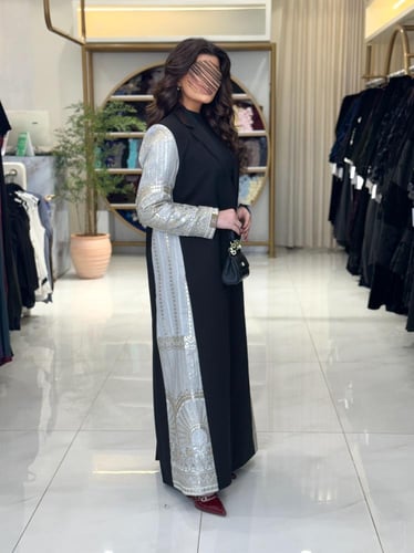 بليزر | عباية سمراء بقماش كريب ايطالي تدخيلات تطري...