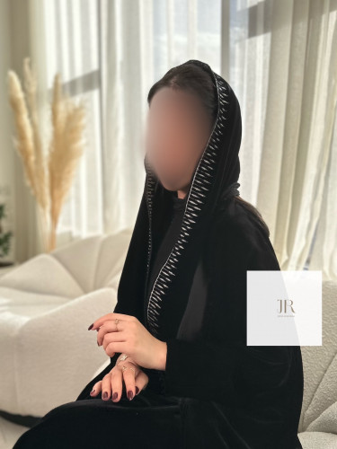 طرحة مخمل اسود - بتطريز ابيض