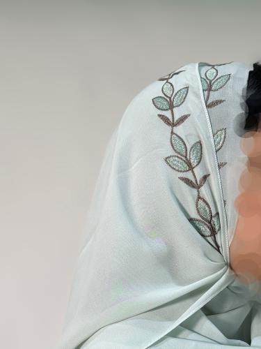 تيفاني تطريز بني