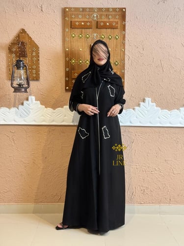 عباية عزة بقماش كريب الاناقة بتطريز فضي