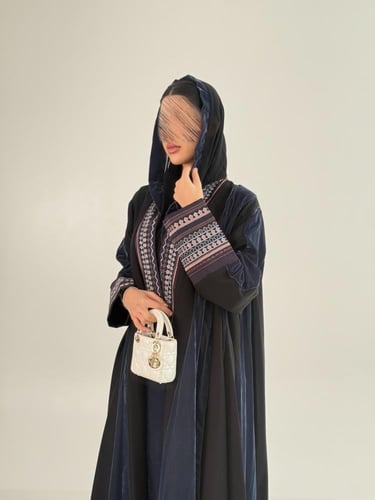 عباية ريلام بقماش مخمل تديخلات كريب الاناقة بتطريز...