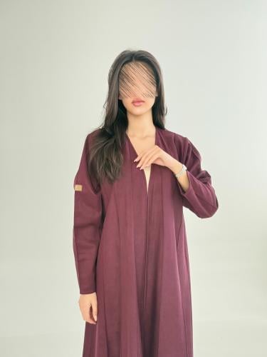 عباية زينب بقماش شامواه ببنسات عنابي