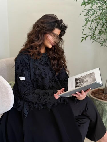 عباية رتيل بقماش كريب الفخامة مع جبير ملكي مخرم