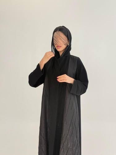 عباية جواهر بقماش كريب رموش مزين بشك ناعم اسود