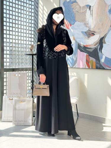 تشكيلة شتاء 2024 - عباية احتشام مخمل وكريب بلاك بت...